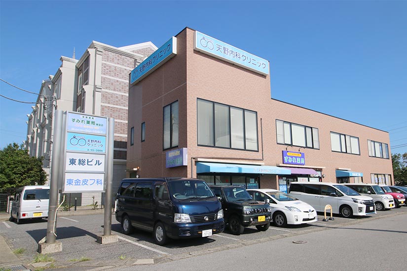 ブルーの看板が目印です